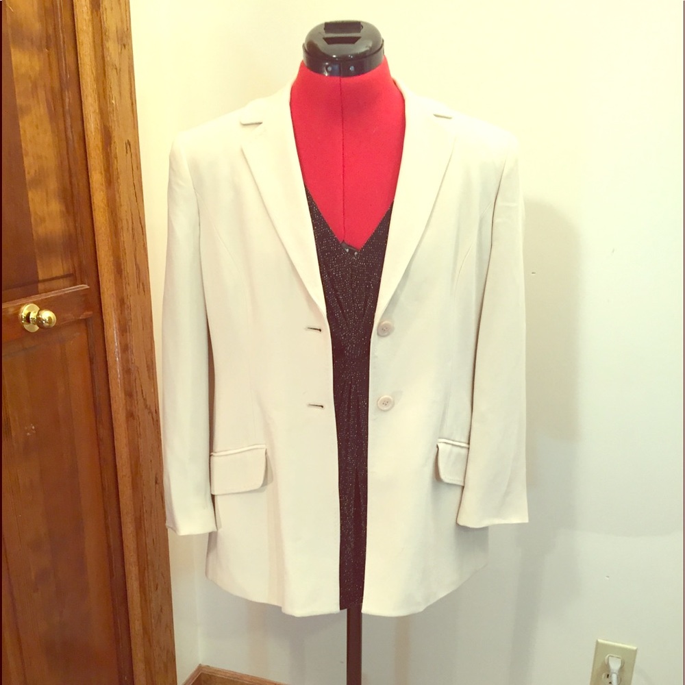 Woman’s lightweight blazer
